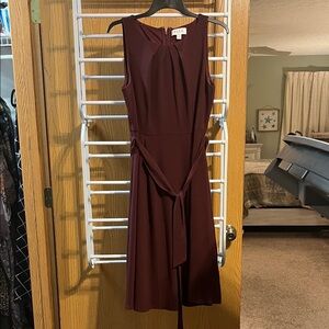 Elle Sleeveless Midi Dress in Burgundy Plum